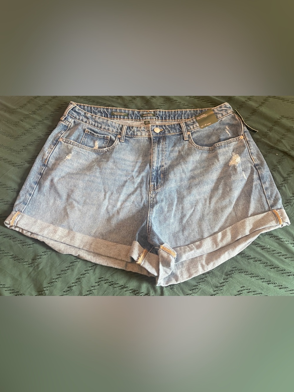 Super high-rise rolled cuff shorts